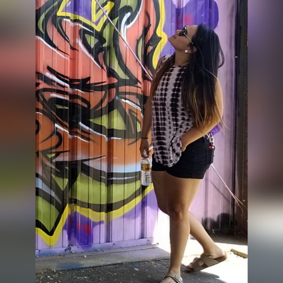 **Meet Your Local Posher** - Picture 1 of 1